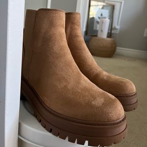Suede boots